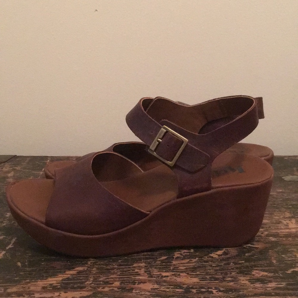 Korks Dark Leather Wedges